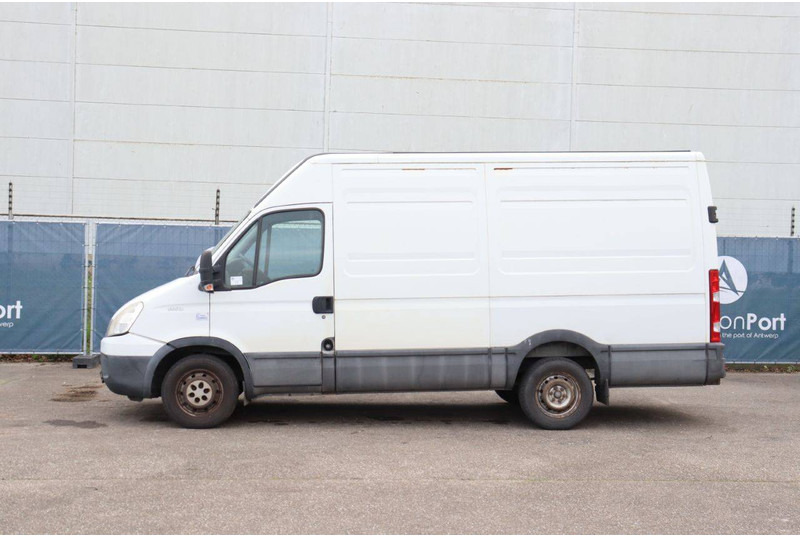 Iveco Daily 35S13 - Xe van chở hàng: hình 2 Iveco Daily 35S13 - Xe van chở hàng: hình 2