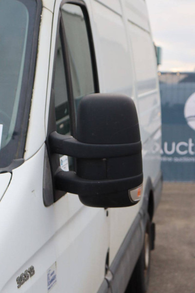 Xe van chở hàng Iveco Daily 35S13: hình 12 Xe van chở hàng Iveco Daily 35S13: hình 12