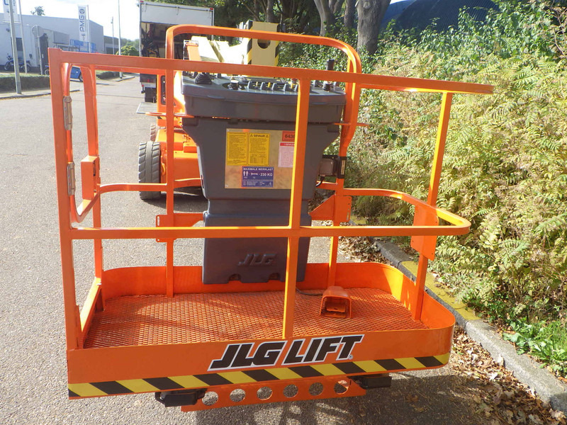 JLG E450AJ - Xe nâng người nhiều khớp nối: hình 4 JLG E450AJ - Xe nâng người nhiều khớp nối: hình 4