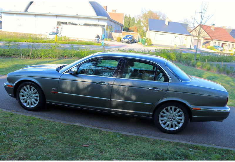 Jaguar XJ-6 3.0 Sovereign - Sedan: hình 2 Jaguar XJ-6 3.0 Sovereign - Sedan: hình 2