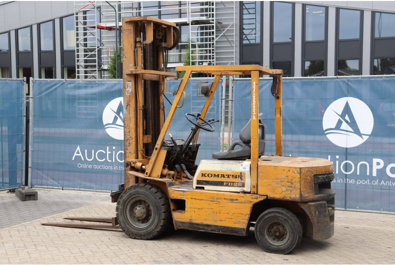 Komatsu FD-25-8 - Xe nâng diesel: hình 3 Komatsu FD-25-8 - Xe nâng diesel: hình 3