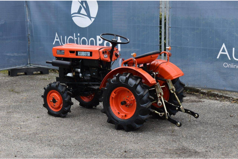 Kubota B5000 - Máy cày: hình 3 Kubota B5000 - Máy cày: hình 3