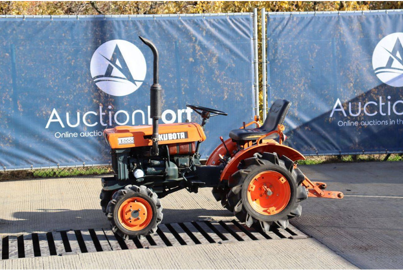 Kubota B5000 - Máy cày: hình 1 Kubota B5000 - Máy cày: hình 1