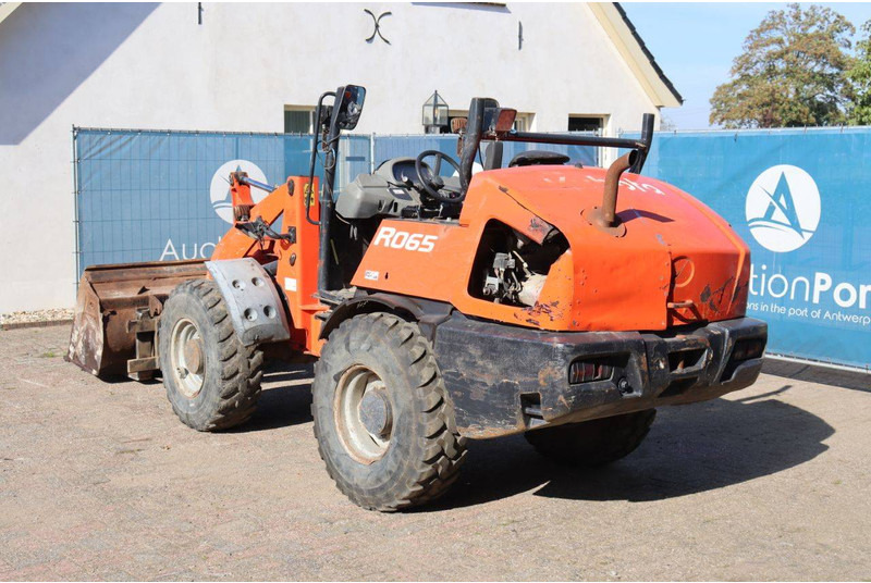 Kubota R065 - Máy xúc lật bánh lốp: hình 4 Kubota R065 - Máy xúc lật bánh lốp: hình 4