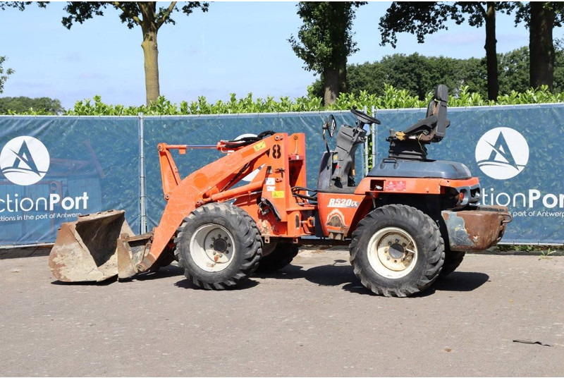 Kubota R520NH - Máy xúc lật bánh lốp: hình 3 Kubota R520NH - Máy xúc lật bánh lốp: hình 3