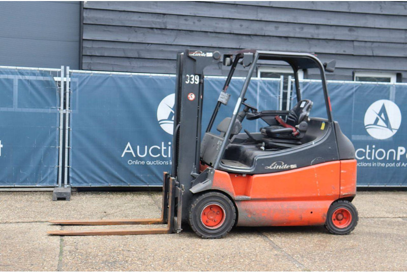 Linde E30 - Xe nâng điện: hình 1 Linde E30 - Xe nâng điện: hình 1