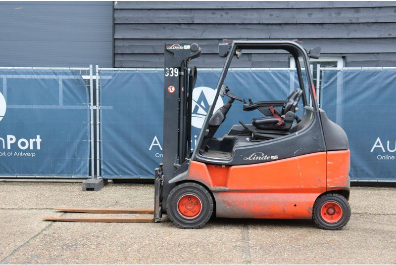 Linde E30 - Xe nâng điện: hình 2 Linde E30 - Xe nâng điện: hình 2