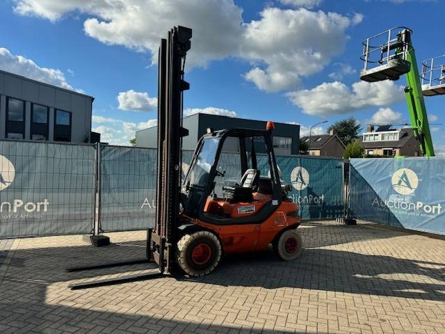 Linde H30T - Xe nâng gas: hình 4 Linde H30T - Xe nâng gas: hình 4