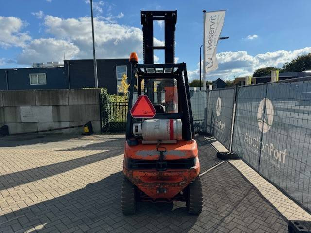 Linde H30T - Xe nâng gas: hình 5 Linde H30T - Xe nâng gas: hình 5