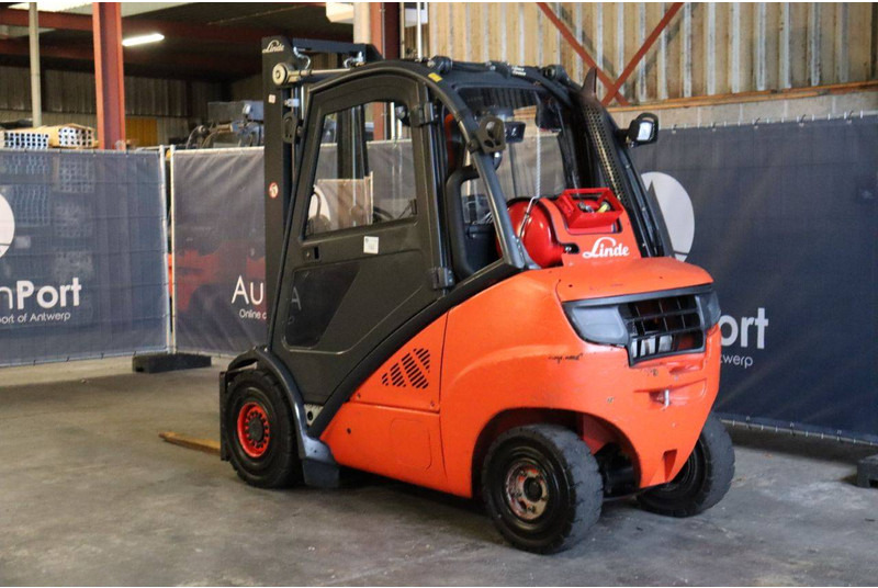 Linde H35T-01 - Xe nâng gas: hình 3 Linde H35T-01 - Xe nâng gas: hình 3