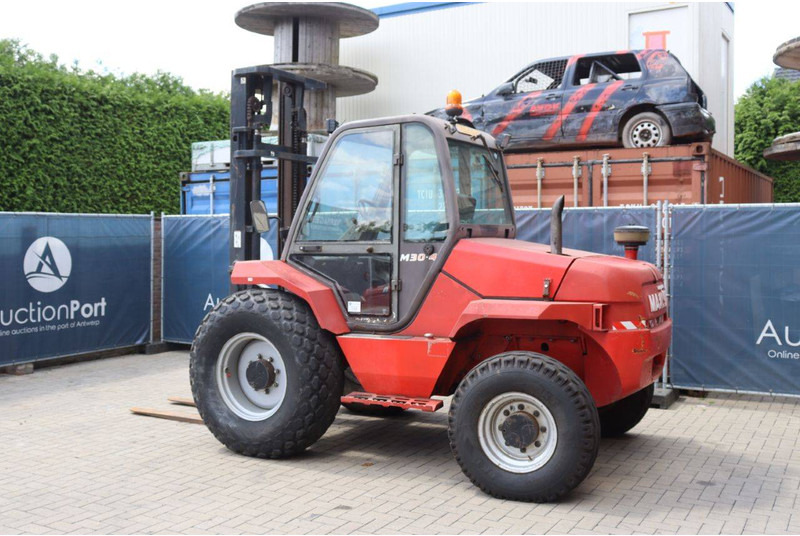 Manitou M30-4 - Xe nâng địa hình gồ ghề: hình 3 Manitou M30-4 - Xe nâng địa hình gồ ghề: hình 3