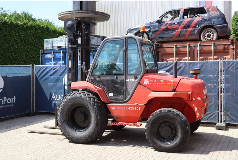 Manitou M30-4 - Xe nâng địa hình gồ ghề: hình 3 Manitou M30-4 - Xe nâng địa hình gồ ghề: hình 3