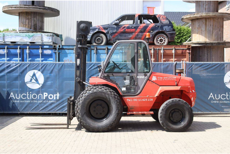 Manitou M30-4 - Xe nâng địa hình gồ ghề: hình 2 Manitou M30-4 - Xe nâng địa hình gồ ghề: hình 2