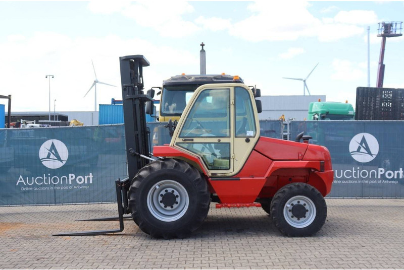 Manitou M30-4 - Xe nâng địa hình gồ ghề: hình 2 Manitou M30-4 - Xe nâng địa hình gồ ghề: hình 2