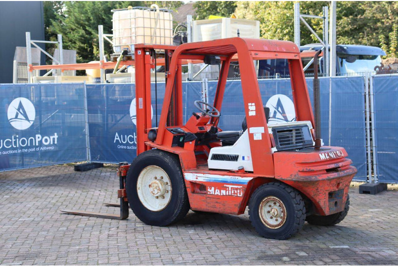 Manitou MCE 25H - Xe nâng diesel: hình 4 Manitou MCE 25H - Xe nâng diesel: hình 4
