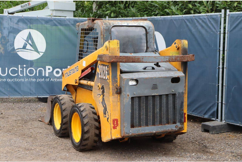 Mustang 2026 - Máy xúc lật bánh lốp: hình 4 Mustang 2026 - Máy xúc lật bánh lốp: hình 4