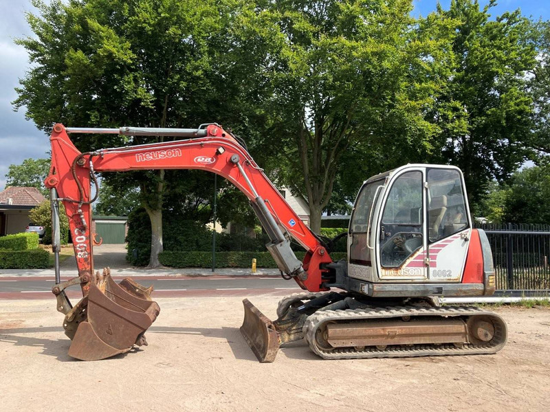 Neuson 8002 - Máy xúc bánh xích: hình 1 Neuson 8002 - Máy xúc bánh xích: hình 1