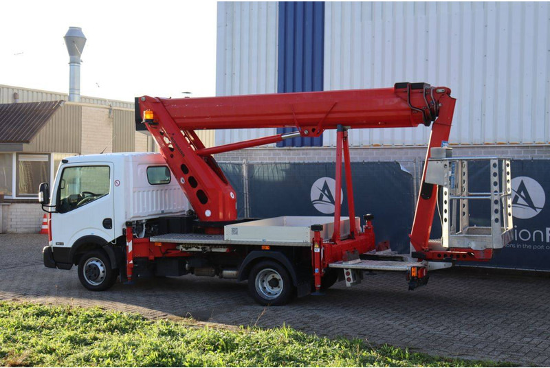 Nissan Cabstar 35.12 - Nền bục trên không gắn trên xe tải: hình 3 Nissan Cabstar 35.12 - Nền bục trên không gắn trên xe tải: hình 3