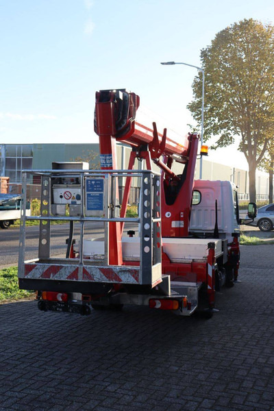 Nissan Cabstar 35.12 - Nền bục trên không gắn trên xe tải: hình 5 Nissan Cabstar 35.12 - Nền bục trên không gắn trên xe tải: hình 5