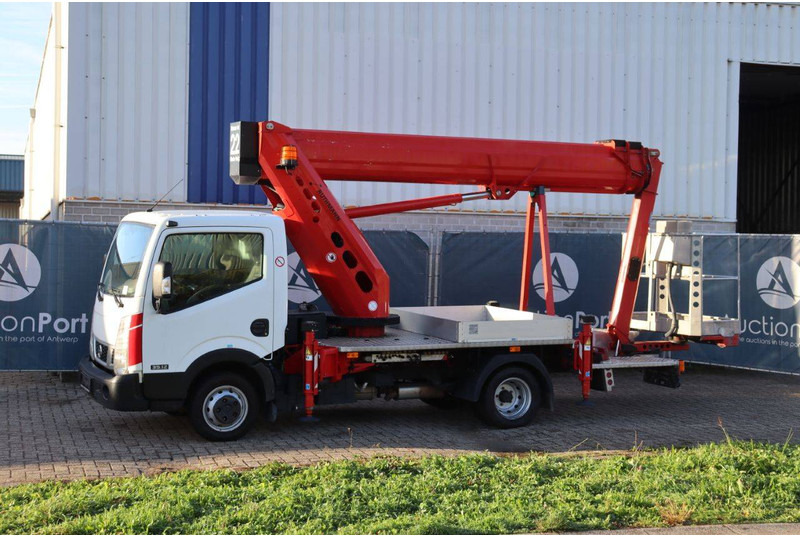 Nissan Cabstar 35.12 - Nền bục trên không gắn trên xe tải: hình 1 Nissan Cabstar 35.12 - Nền bục trên không gắn trên xe tải: hình 1