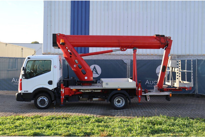 Nissan Cabstar 35.12 - Nền bục trên không gắn trên xe tải: hình 2 Nissan Cabstar 35.12 - Nền bục trên không gắn trên xe tải: hình 2