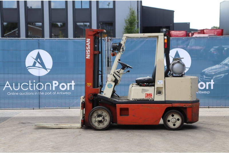 Nissan KCUGH02F350 - Xe nâng gas: hình 2 Nissan KCUGH02F350 - Xe nâng gas: hình 2