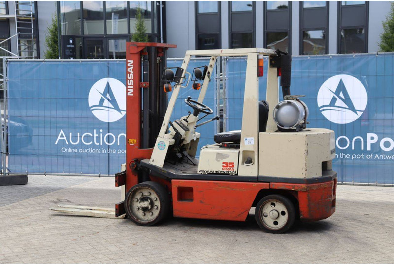 Nissan KCUGH02F350 - Xe nâng gas: hình 3 Nissan KCUGH02F350 - Xe nâng gas: hình 3