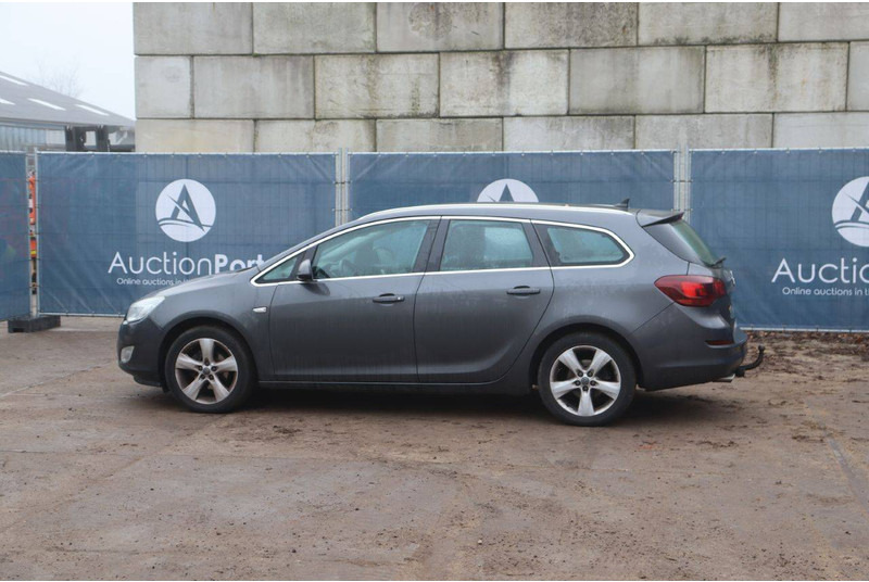 Opel Astra Sports Tourer - Xe hơi: hình 3 Opel Astra Sports Tourer - Xe hơi: hình 3