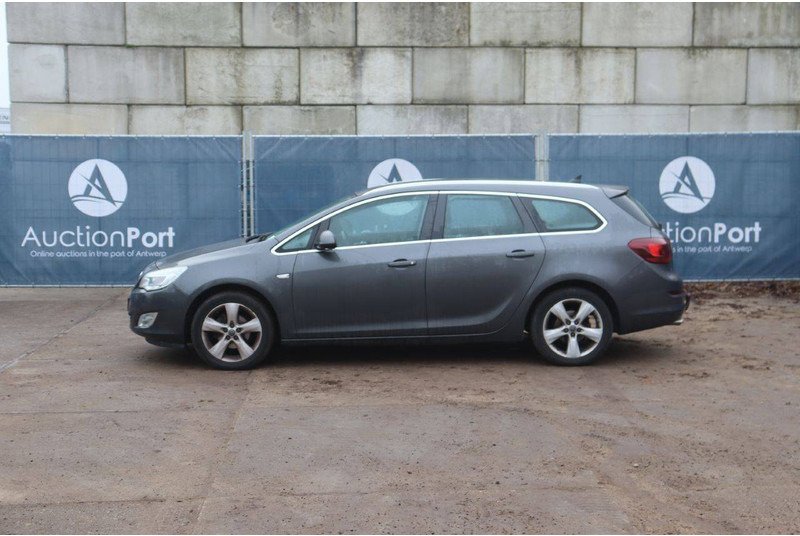 Opel Astra Sports Tourer - Xe hơi: hình 2 Opel Astra Sports Tourer - Xe hơi: hình 2