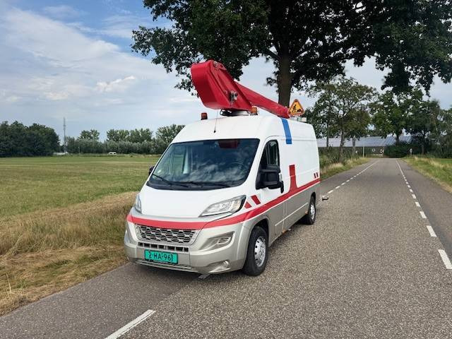 Peugeot Boxer 2.2HDI - Nền bục trên không gắn trên xe tải: hình 1 Peugeot Boxer 2.2HDI - Nền bục trên không gắn trên xe tải: hình 1