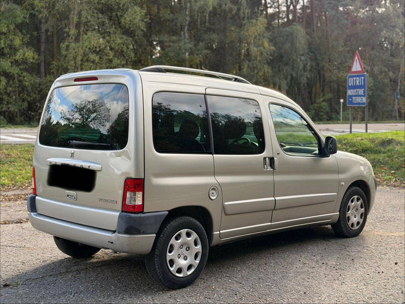 Peugeot Partner 1.6 HDI - Sedan: hình 2 Peugeot Partner 1.6 HDI - Sedan: hình 2