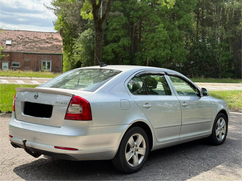 Škoda Octavia 1.6 TDI - Sedan: hình 2 Škoda Octavia 1.6 TDI - Sedan: hình 2