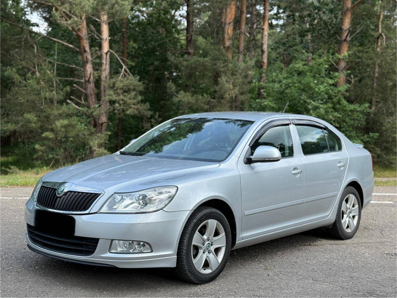 Škoda Octavia 1.6 TDI - Sedan: hình 1 Škoda Octavia 1.6 TDI - Sedan: hình 1