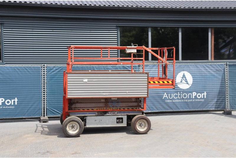 Skyjack SJ III - 6832 - Máy nâng người hình kéo: hình 1 Skyjack SJ III - 6832 - Máy nâng người hình kéo: hình 1