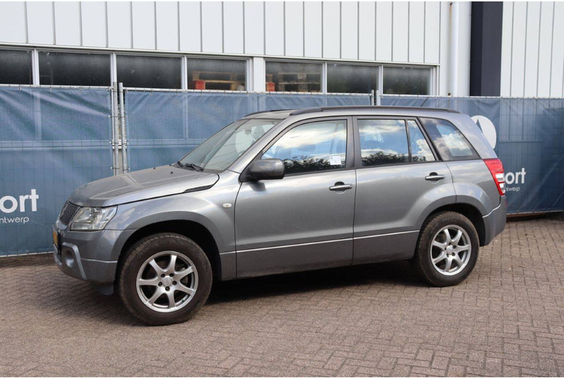 Suzuki Grand Vitara - Sedan: hình 1 Suzuki Grand Vitara - Sedan: hình 1