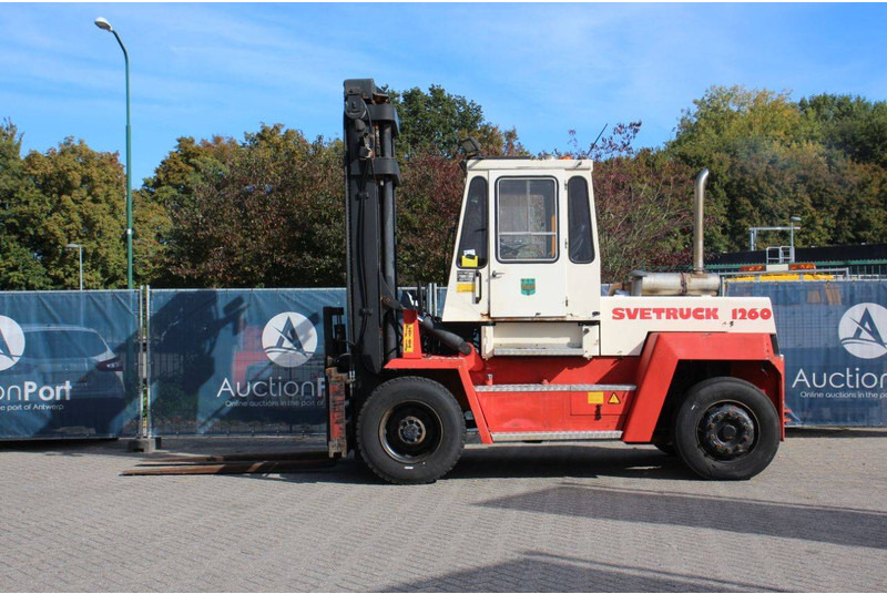 Svetruck 1260-30 - Xe nâng diesel: hình 2 Svetruck 1260-30 - Xe nâng diesel: hình 2