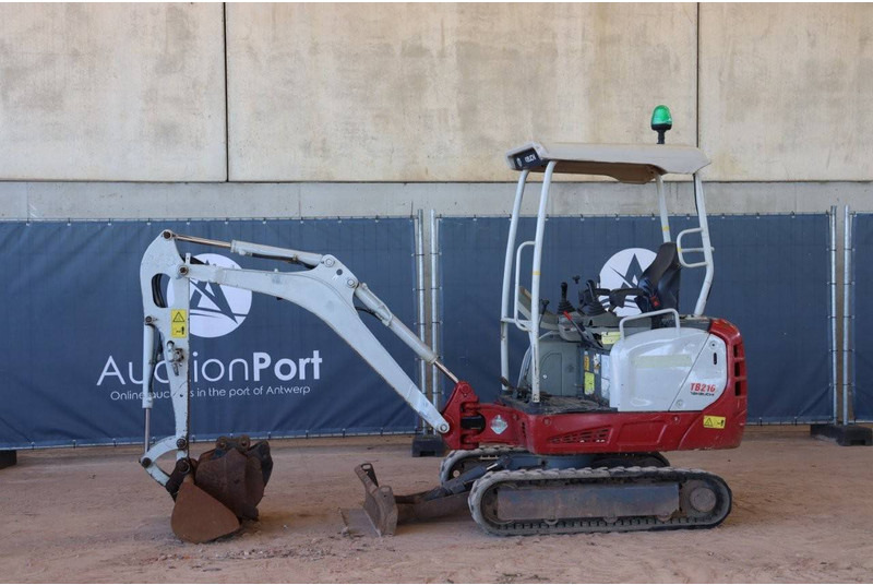 Takeuchi TB216 - Máy xúc mini: hình 1 Takeuchi TB216 - Máy xúc mini: hình 1