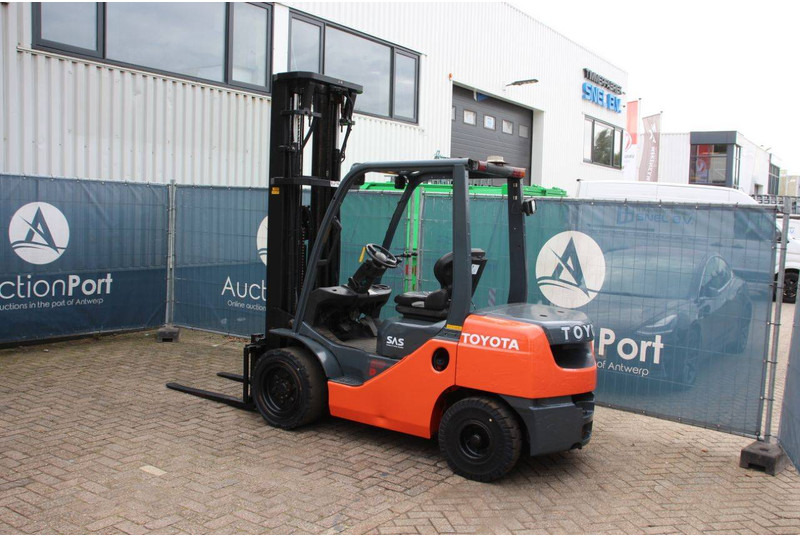 Toyota 02-8FDF30 - Xe nâng diesel: hình 3 Toyota 02-8FDF30 - Xe nâng diesel: hình 3