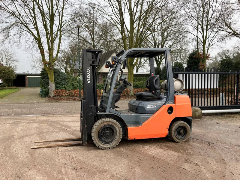 Toyota 02-8FG25 - Xe nâng gas: hình 1 Toyota 02-8FG25 - Xe nâng gas: hình 1