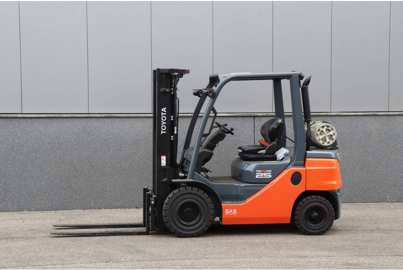 Toyota 02-8FGF25 - Xe nâng gas: hình 1 Toyota 02-8FGF25 - Xe nâng gas: hình 1