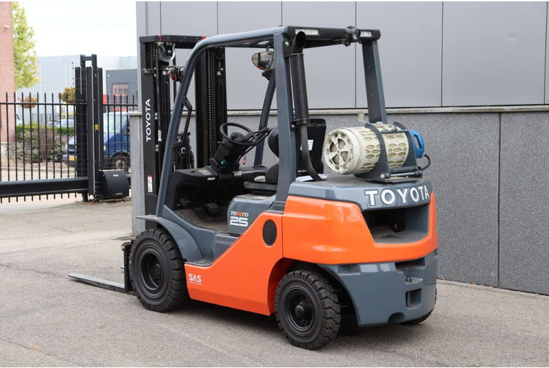 Toyota 02-8FGF25 - Xe nâng gas: hình 4 Toyota 02-8FGF25 - Xe nâng gas: hình 4