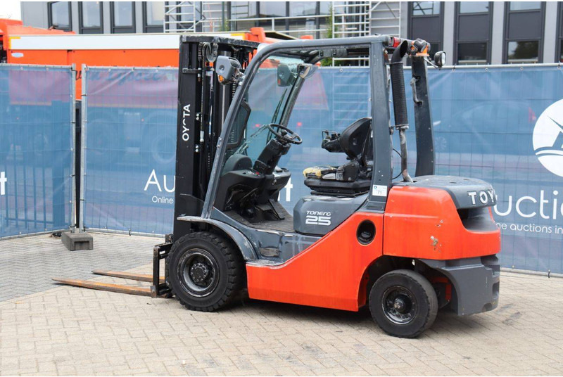 Toyota 06-8FD25F - Xe nâng diesel: hình 3 Toyota 06-8FD25F - Xe nâng diesel: hình 3