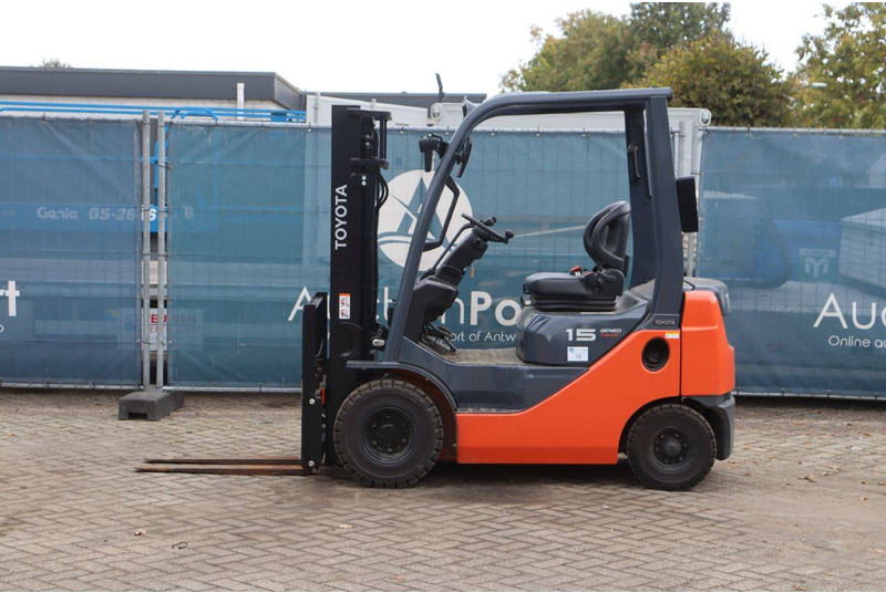 Toyota 42-8FDL15 - Xe nâng diesel: hình 2 Toyota 42-8FDL15 - Xe nâng diesel: hình 2