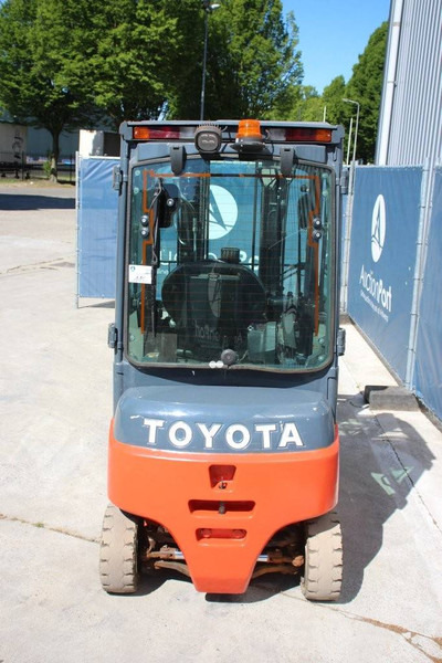 Toyota 8FBMK20T - Xe nâng điện: hình 4 Toyota 8FBMK20T - Xe nâng điện: hình 4