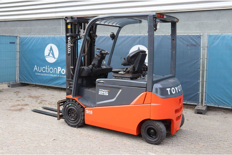 Toyota 8FBMT25 - Xe nâng điện: hình 3 Toyota 8FBMT25 - Xe nâng điện: hình 3