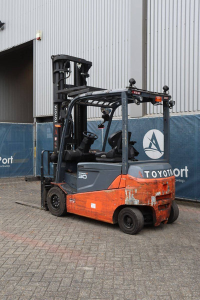 Toyota 8FBMT30 - Xe nâng điện: hình 4 Toyota 8FBMT30 - Xe nâng điện: hình 4