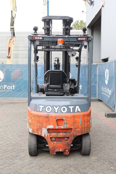 Toyota 8FBMT30 - Xe nâng điện: hình 5 Toyota 8FBMT30 - Xe nâng điện: hình 5