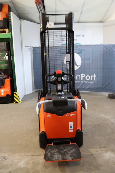 Toyota SPE120 - Máy xếp chồng: hình 5 Toyota SPE120 - Máy xếp chồng: hình 5