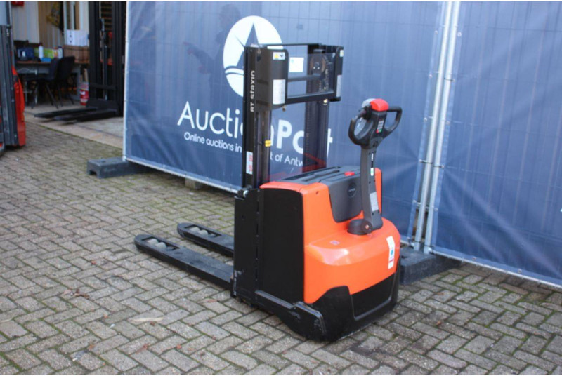 Toyota SWE200D - Máy xếp chồng: hình 3 Toyota SWE200D - Máy xếp chồng: hình 3