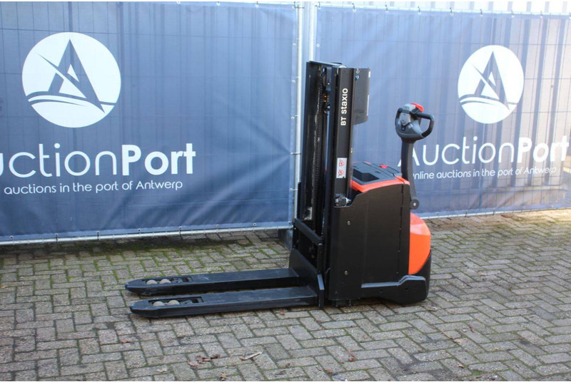 Toyota SWE200D - Máy xếp chồng: hình 1 Toyota SWE200D - Máy xếp chồng: hình 1